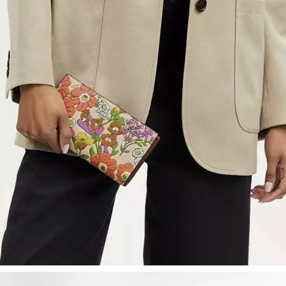 Coach Slim Wallet with Floral Print - Picture 8 of 11